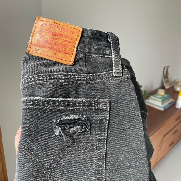 Levi’s mid short - Picture 3 of 3